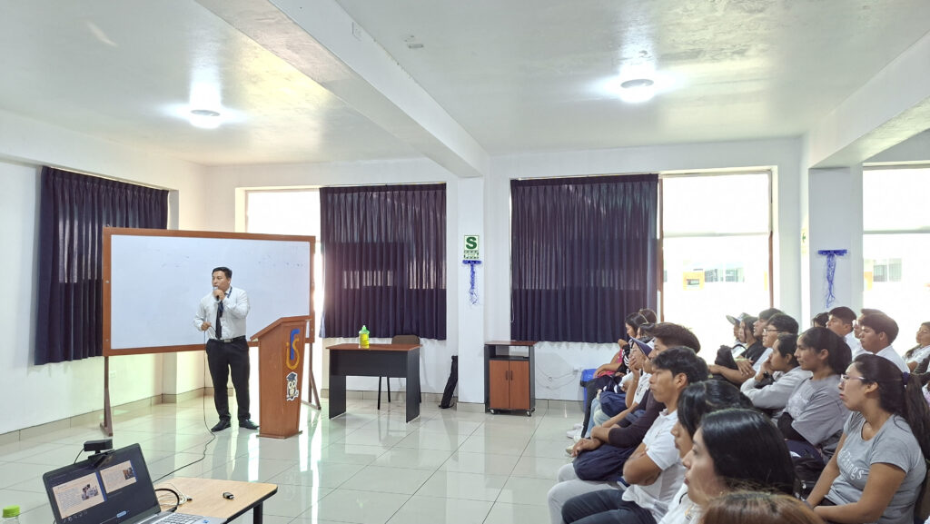 Nuestros nuevos estudiantes participaron en la jornada de inducción, conociendo la misión institucional y los valores que guían su formación profesional.