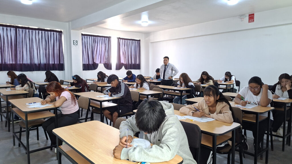 El inicio de una nueva etapa académica. Jóvenes aspirantes se enfrentan al reto del Examen de Admisión 2026-I, dando el primer paso hacia su futuro profesional.