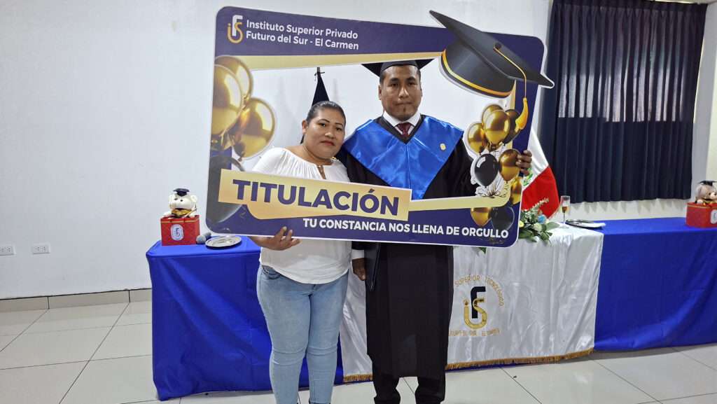 La constancia y el esfuerzo se convierten en orgullo institucional. Este logro refleja el compromiso de nuestros estudiantes por alcanzar la excelencia profesional.