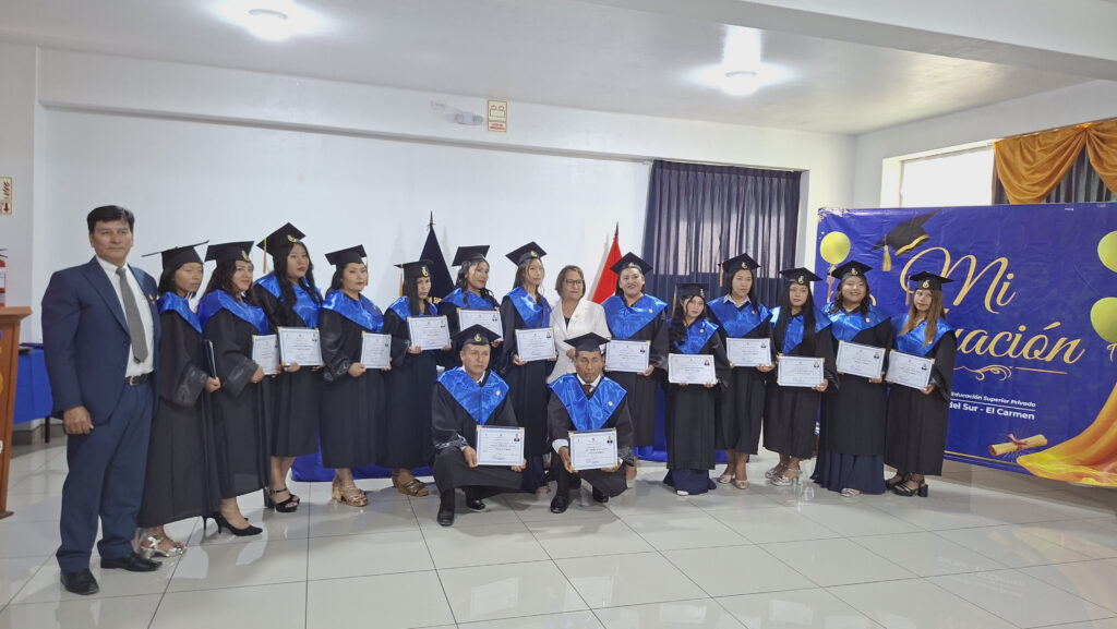 El Instituto Futuro del Sur – El Carmen celebra con orgullo a sus nuevos profesionales. Cada título entregado reafirma nuestro compromiso con la educación de calidad y el desarrollo del talento humano.
