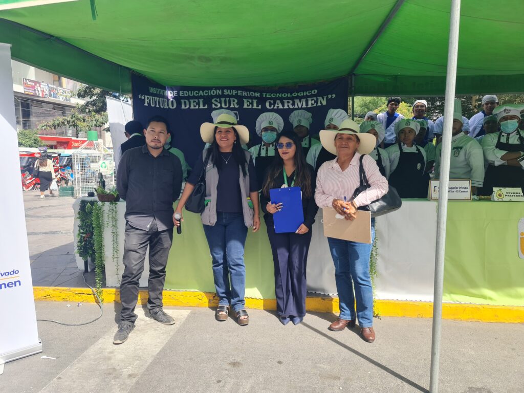 El Instituto de Educación Superior Tecnológico “Futuro del Sur El Carmen” participó activamente en el Festival de la Palta 2026, mostrando el talento y compromiso de nuestros docentes y estudiantes en la promoción de la innovación agroalimentaria.